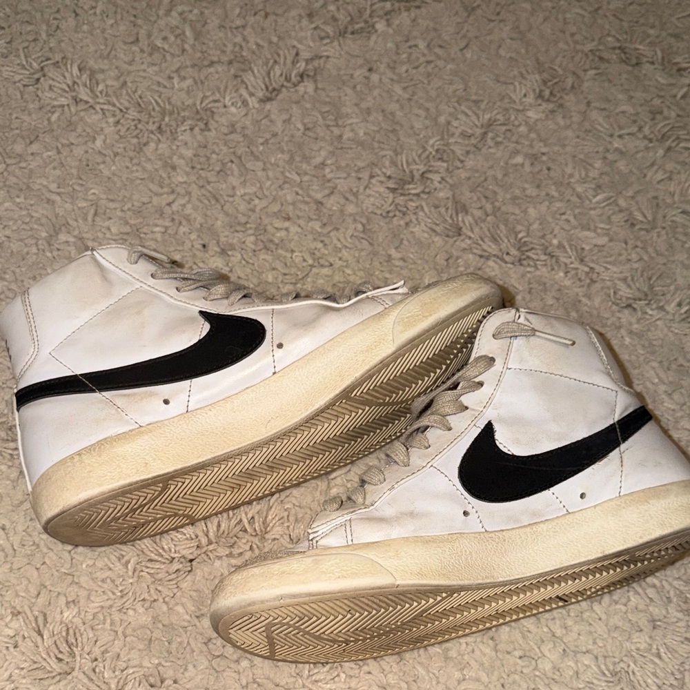 Nike Men's White and Black Mid-Top Sneakers